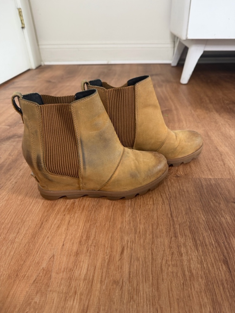 Sorel Joan of Arctic Wedge II Chelsea Boots Size 8